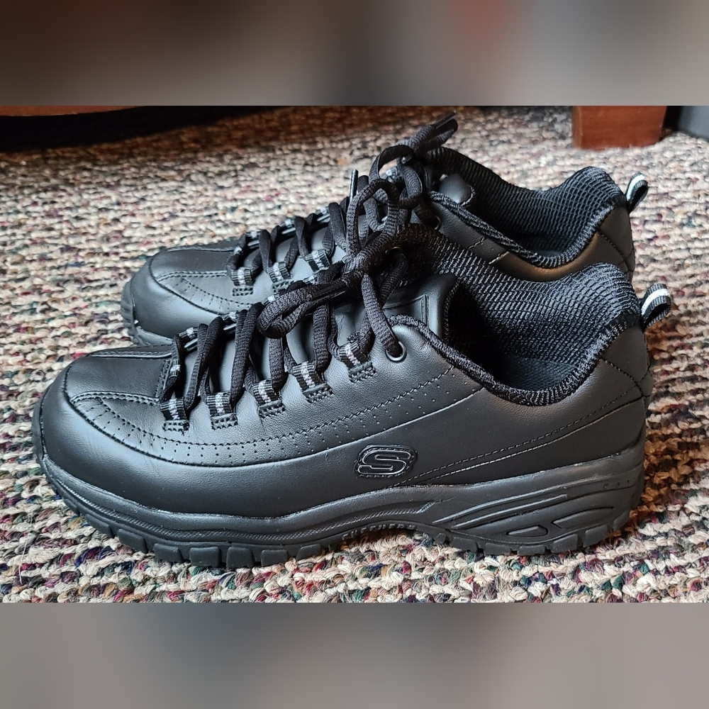 Skechers slip resistant shoes (76033)